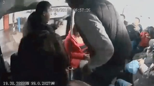 Los asaltantes ya se iban cuando fueron increpados por el pasajero.