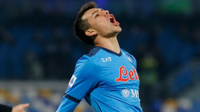 Chucky Lozano en un partido con el Napoli