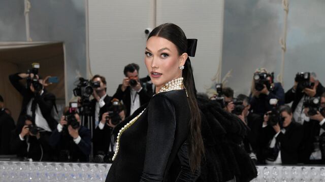 Karlie Kloss anuncia su embarazo en la Met Gala 2023