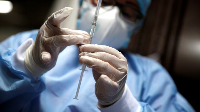 Estados Unidos aprueba uso de vacunas Covid-19 actualizadas de Moderna y Pfizer