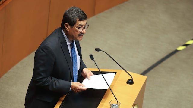 El senador Javier Corral durante su participación en el pleno en la Sesión Ordinaria en el Senado