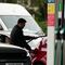 Inglaterra sin gasolina porque no hay camioneros; reportan compras de pánico