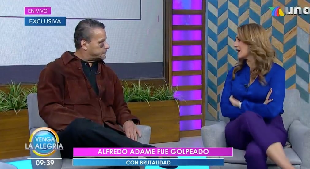Alfredo Adame siendo entrevistado en Venga La Alegría por Flor Rubio.