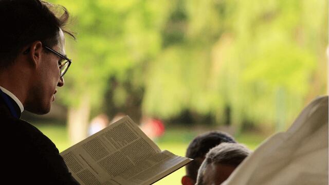 Imagen ilustrativa de un sacerdote.