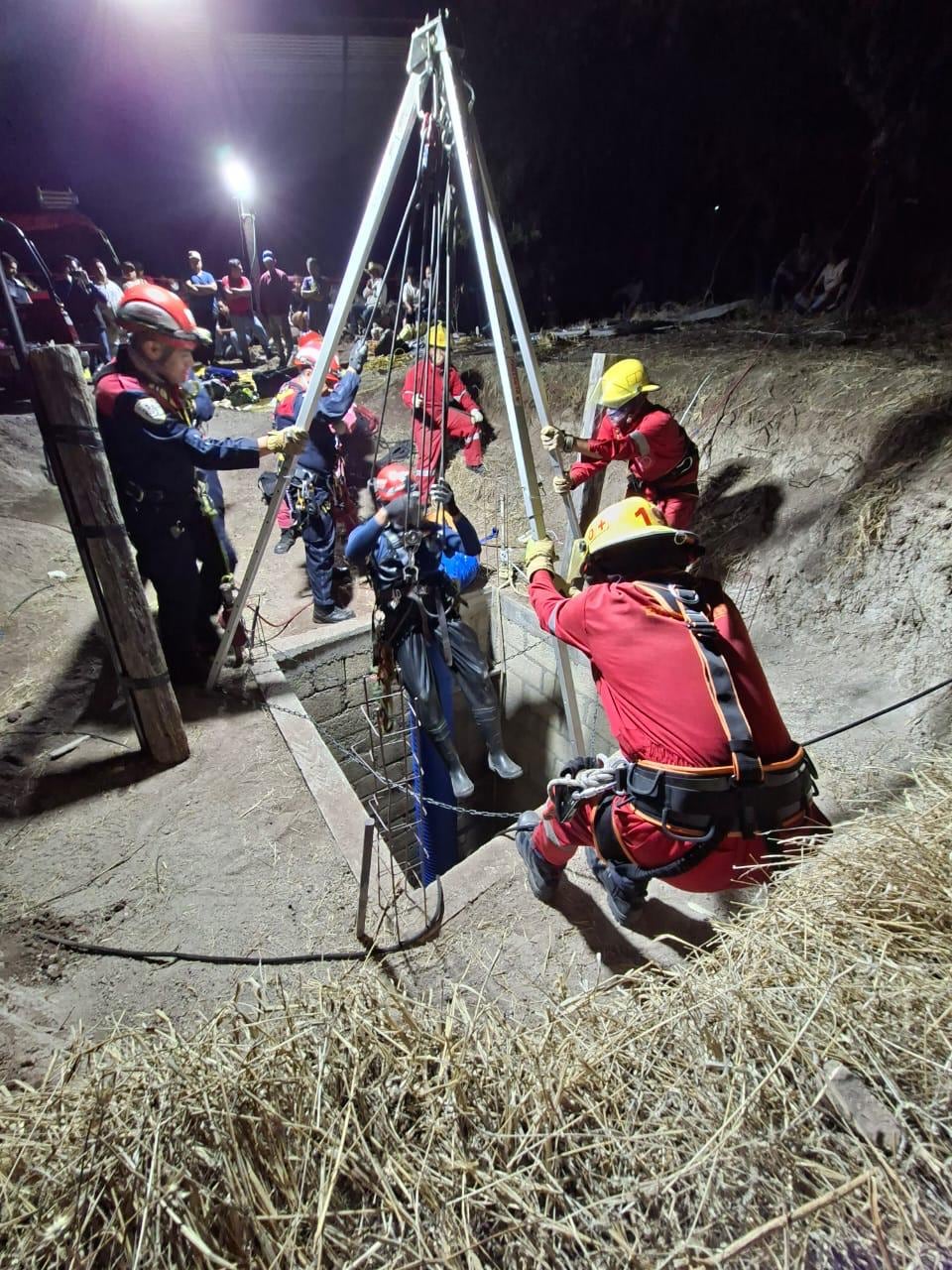 Mueren 6 personas dentro de pozo en Oaxaca