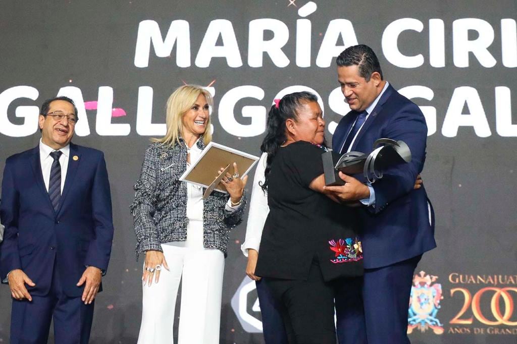 Diego Sinhue reconoce a mujeres destacadas de Guanajuato