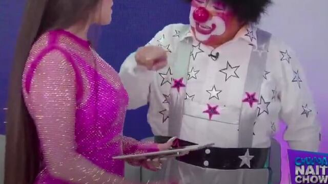 Chuponcito no aprende; hace sentir incómoda a la meserita con comentario morboso (VIDEO)