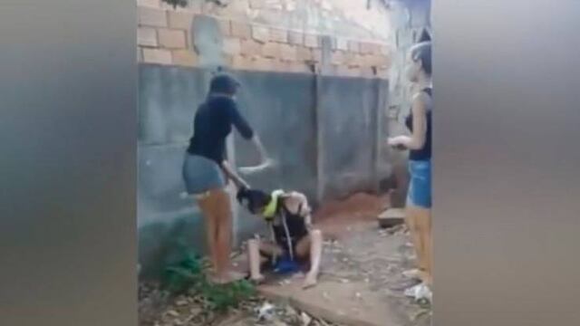 Tortura a la nueva pareja de su ex.