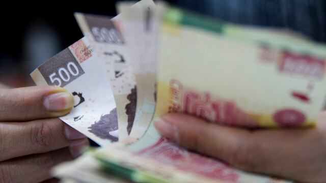 Dinero. No recibirán aguinaldo 14 millones de trabajadores en México.