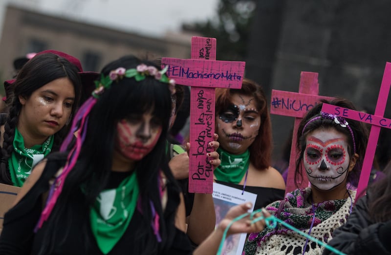 Protesta contra la violencia y por el aborto legal