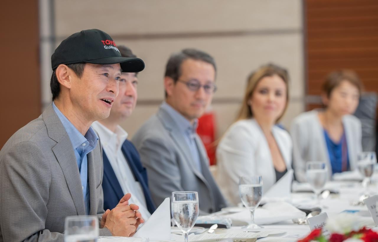 Diego Sinhue en reunión con directivos Denso