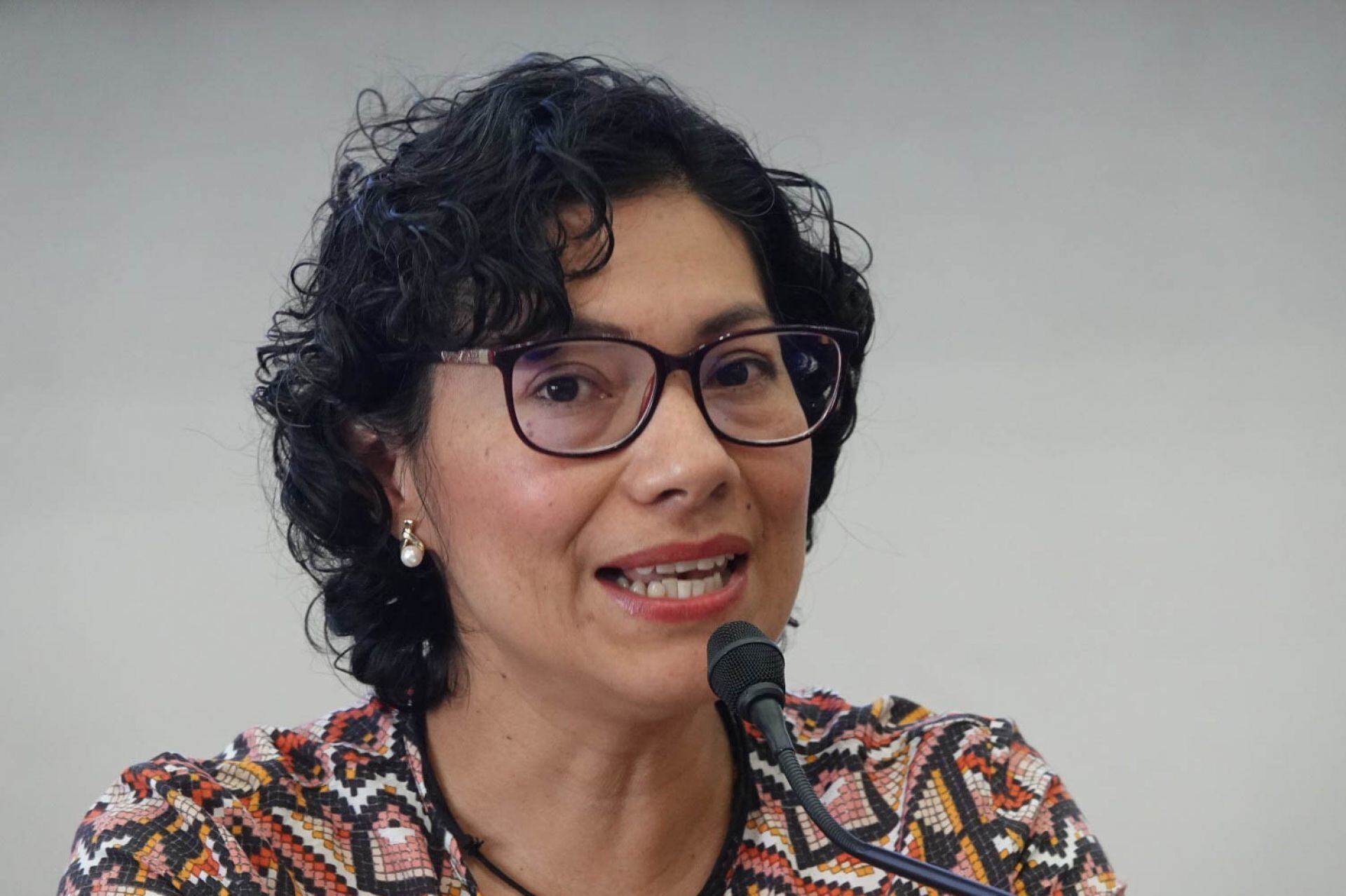 Rita Bell López Vences se deslinda de partidos políticos