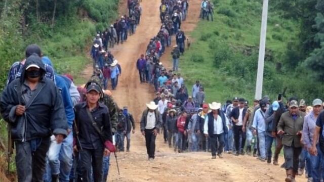 Autodefensas marchan en Guerrero