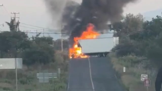 Balacera y bloqueos en Zamora, Michoacán