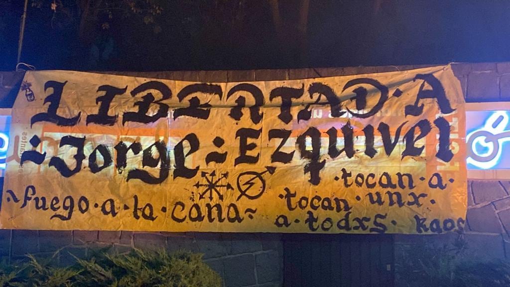 VIDEO: Encapuchados incendian oficinas de la UNAM; protestan por detención de “el Yorch”