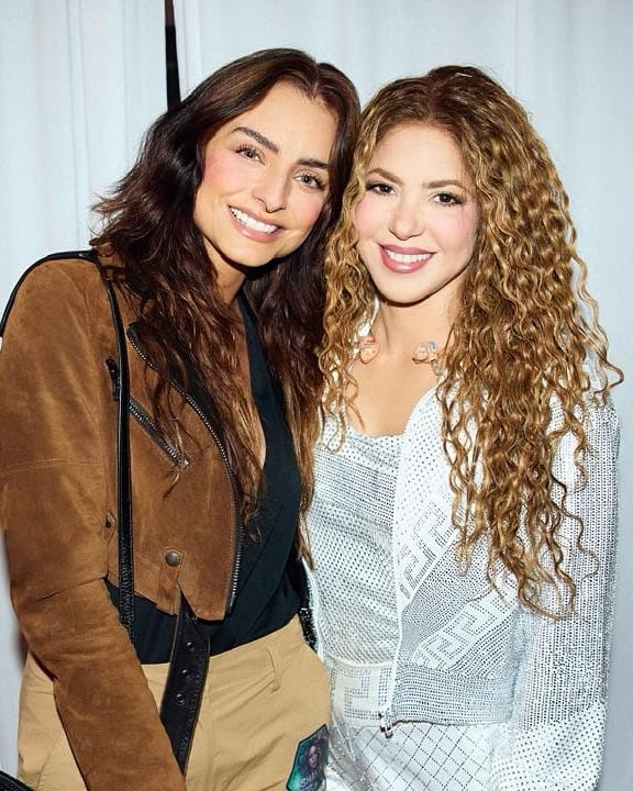 Aislinn Derbez y Shakira