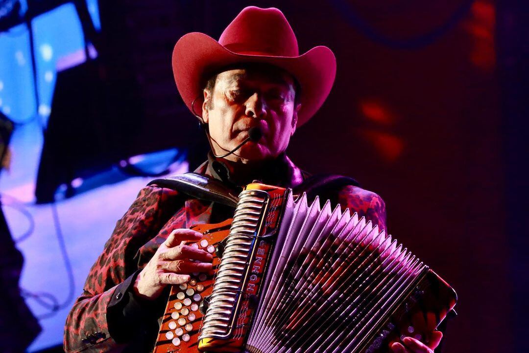 Los Tigres del Norte rinden homenaje a Vicente Fernández en su concierto en el Auditorio Nacional