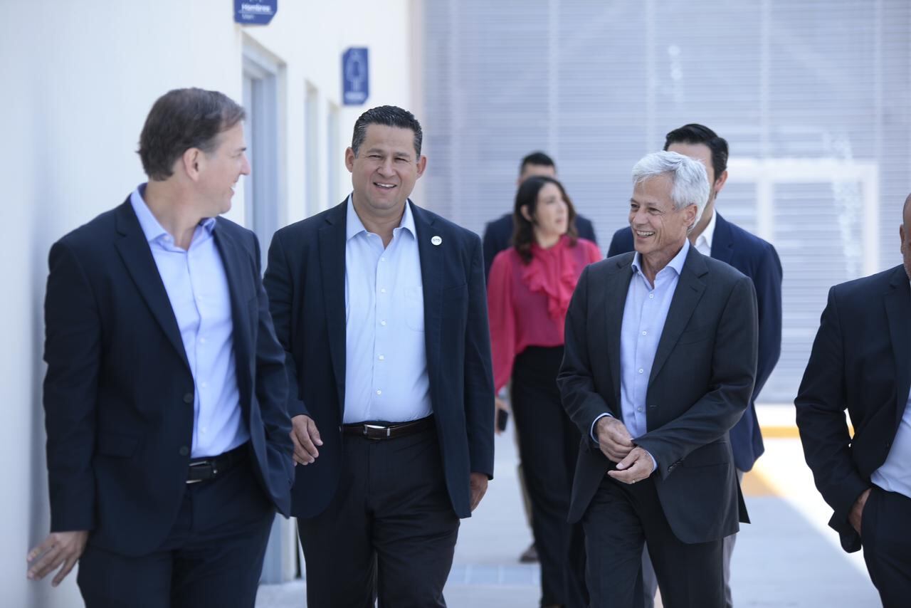 Diego Sinhue Rodríguez inauguró la empresa Metalsa