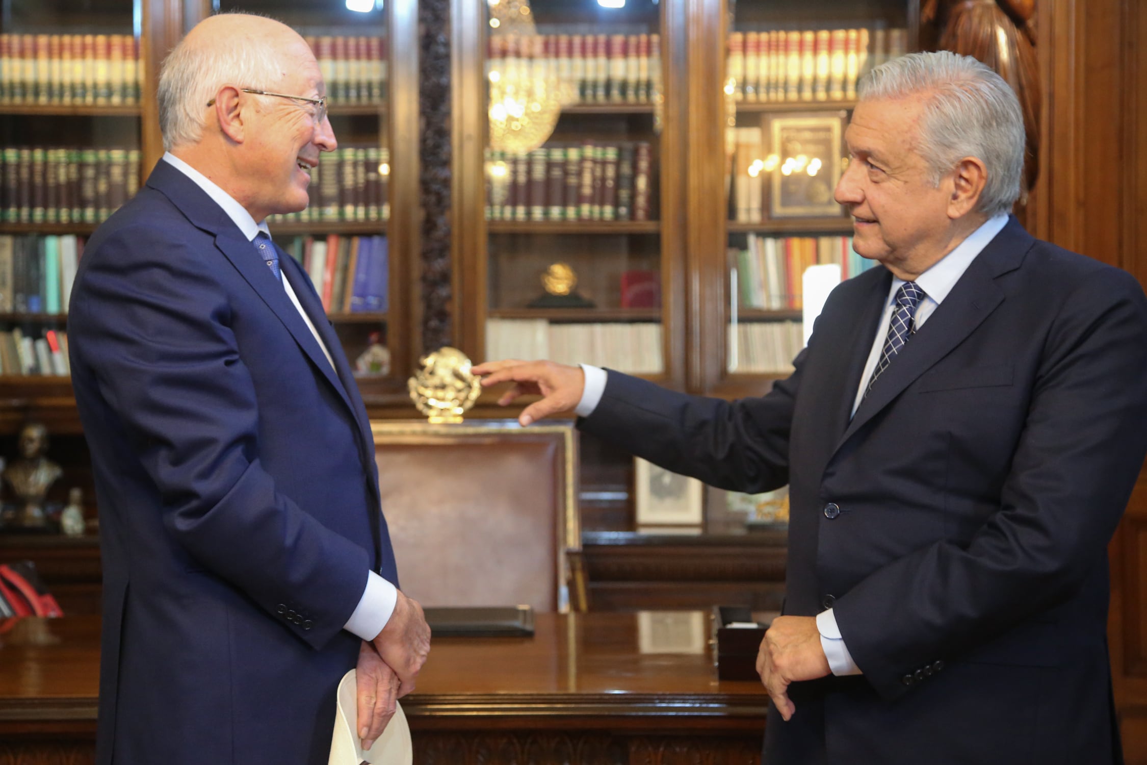 AMLO y embajador Ken Salazar