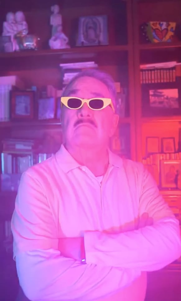 Pedro Sola recrea el baile de las medusas de Bob Esponja.