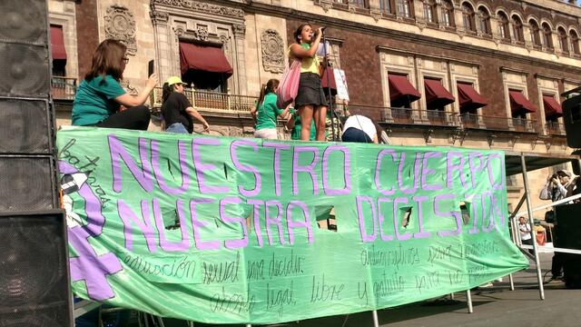 Protesta por Aborto Legal frente a Palacio Nacional.