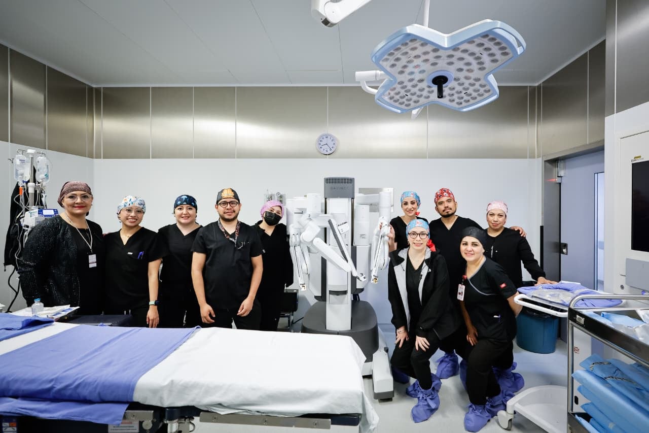 Ana Laura Gutiérrez, primer cirujana en realizar intervención con robot Da Vince en HR 1° de Octubre.