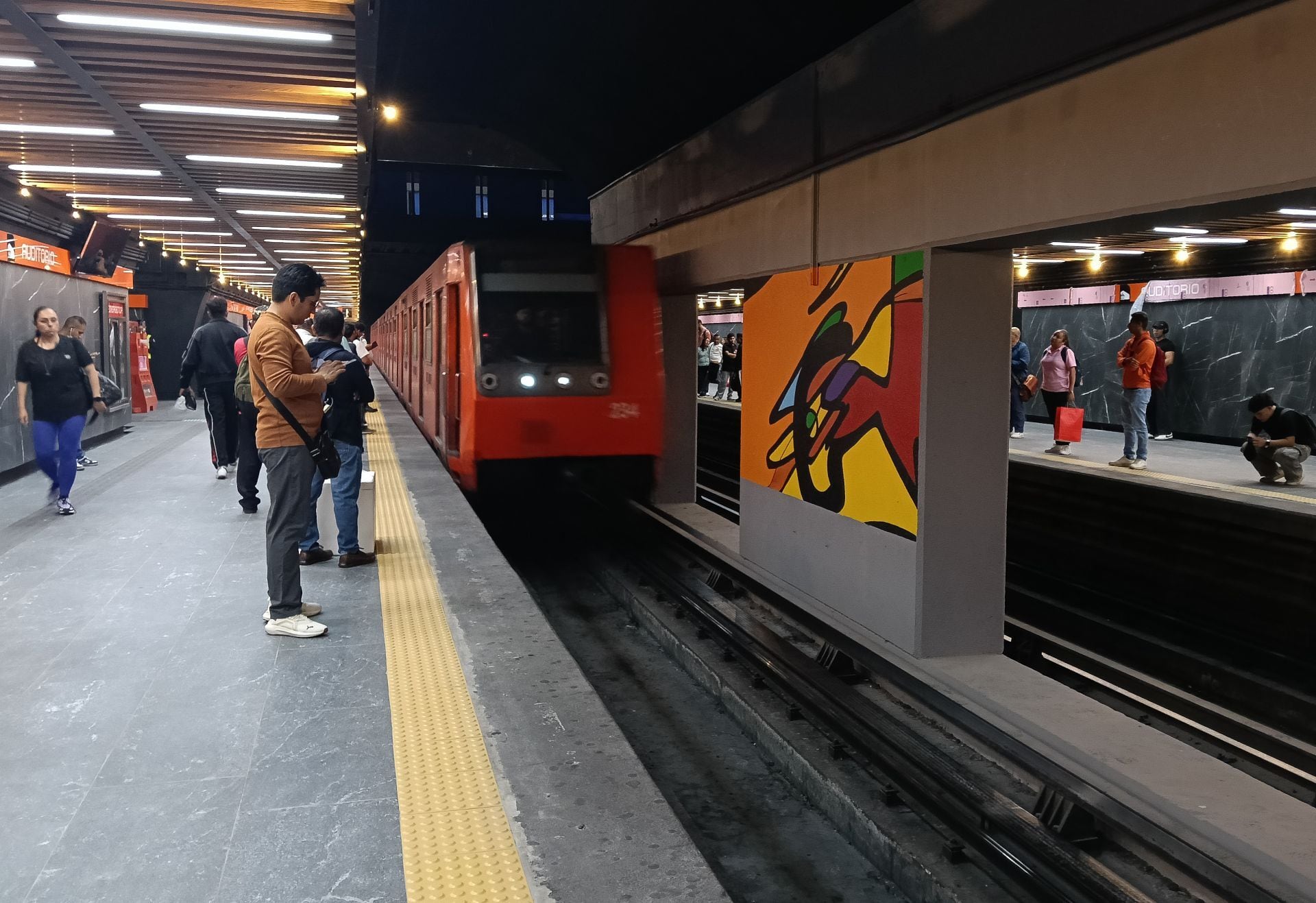 Reabren Metro Auditorio