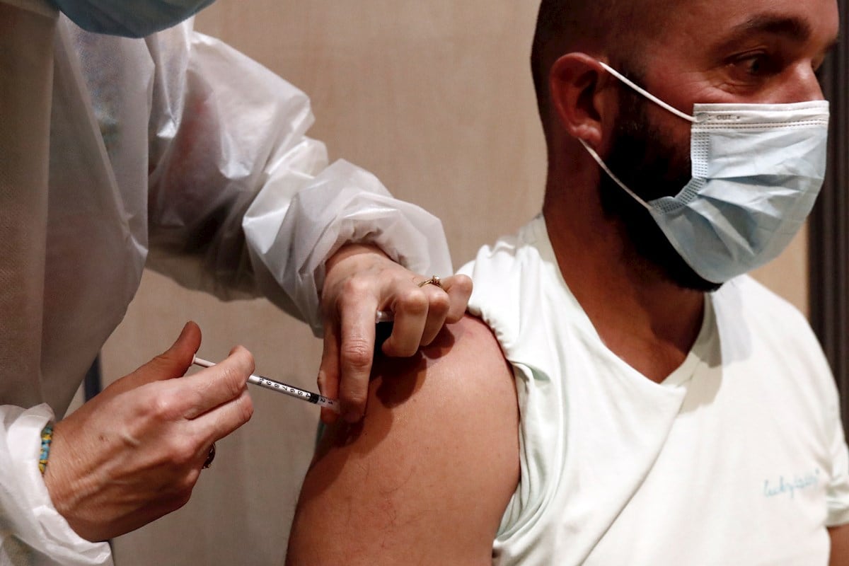 Francia inicia campaña de vacunación