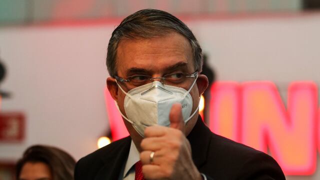 Marcelo Ebrard con cubrebocas