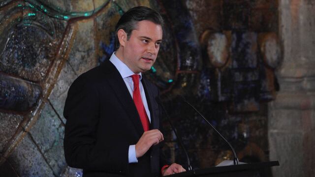 Aurelio Nuño. Rechazo a cuotas escolares.