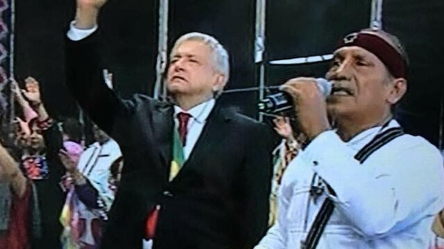 Santiago Ortela cuestiona a AMLO por entrega del bastón de mando