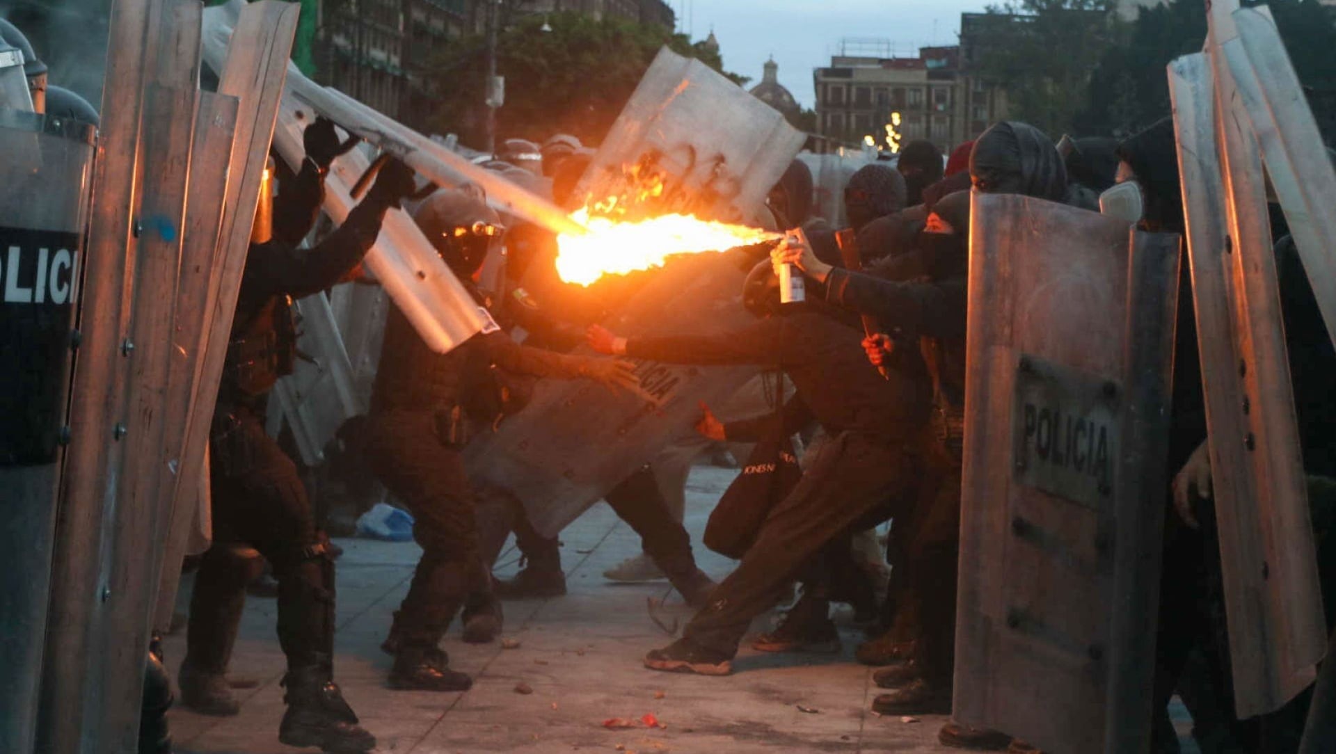 Autoridades de CDMX denuncian provocación tras violencia en marcha del 2 de octubre