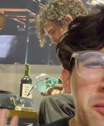 Finca Las Moras Malbec: ¿Cuánto cuesta el vino que Matty Healy de The 1975 se tomó en su concierto en CDMX?