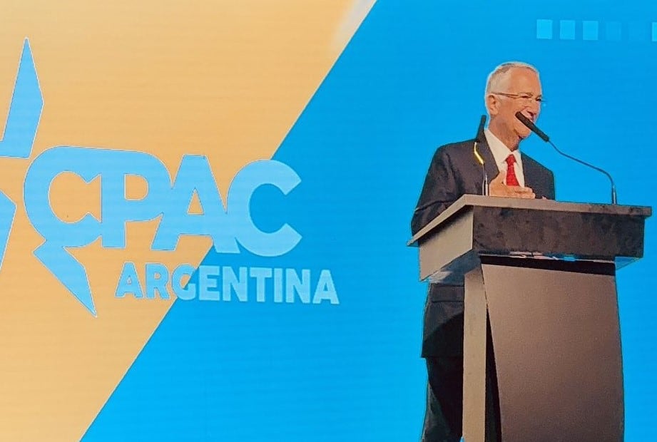 Ricardo Salinas Pliego participó en la CPAC Argentina; pidió que mexicanos puedan portar armas.