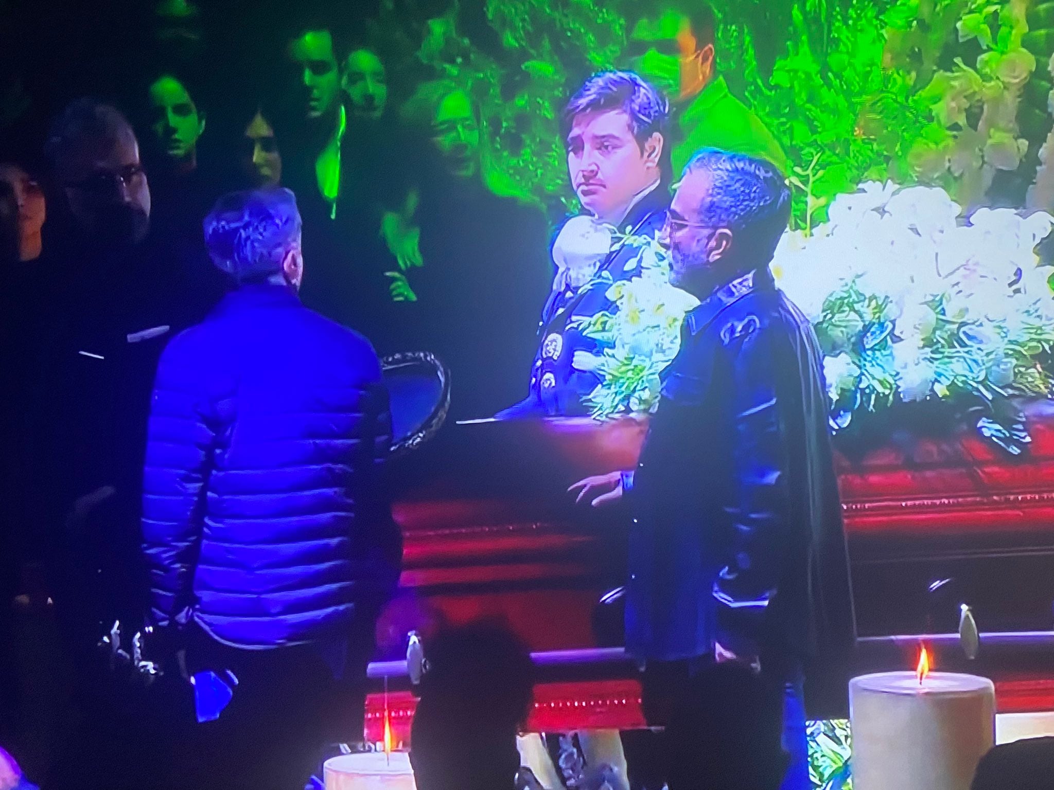 Féretro de Vicente Fernández llega a su homenaje