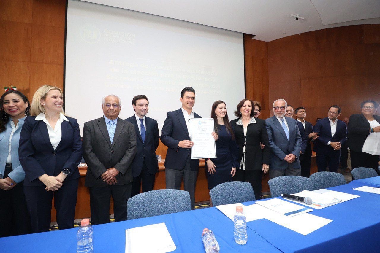 Jorge Romero recibió constancia como dirigente del PAN