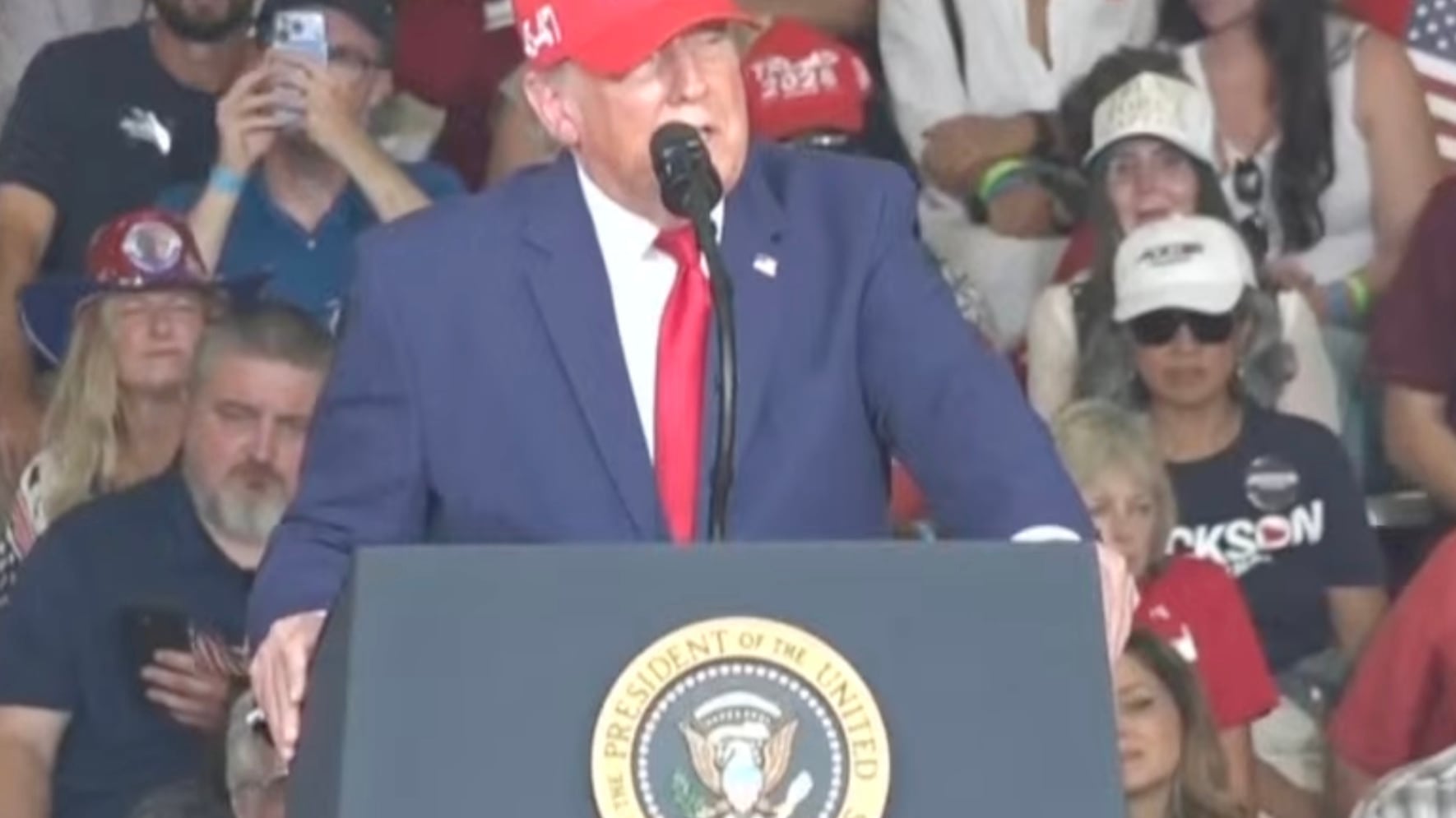 Trump se burla de Canadá por el cambio de nombre del lago Ontario a Lago América