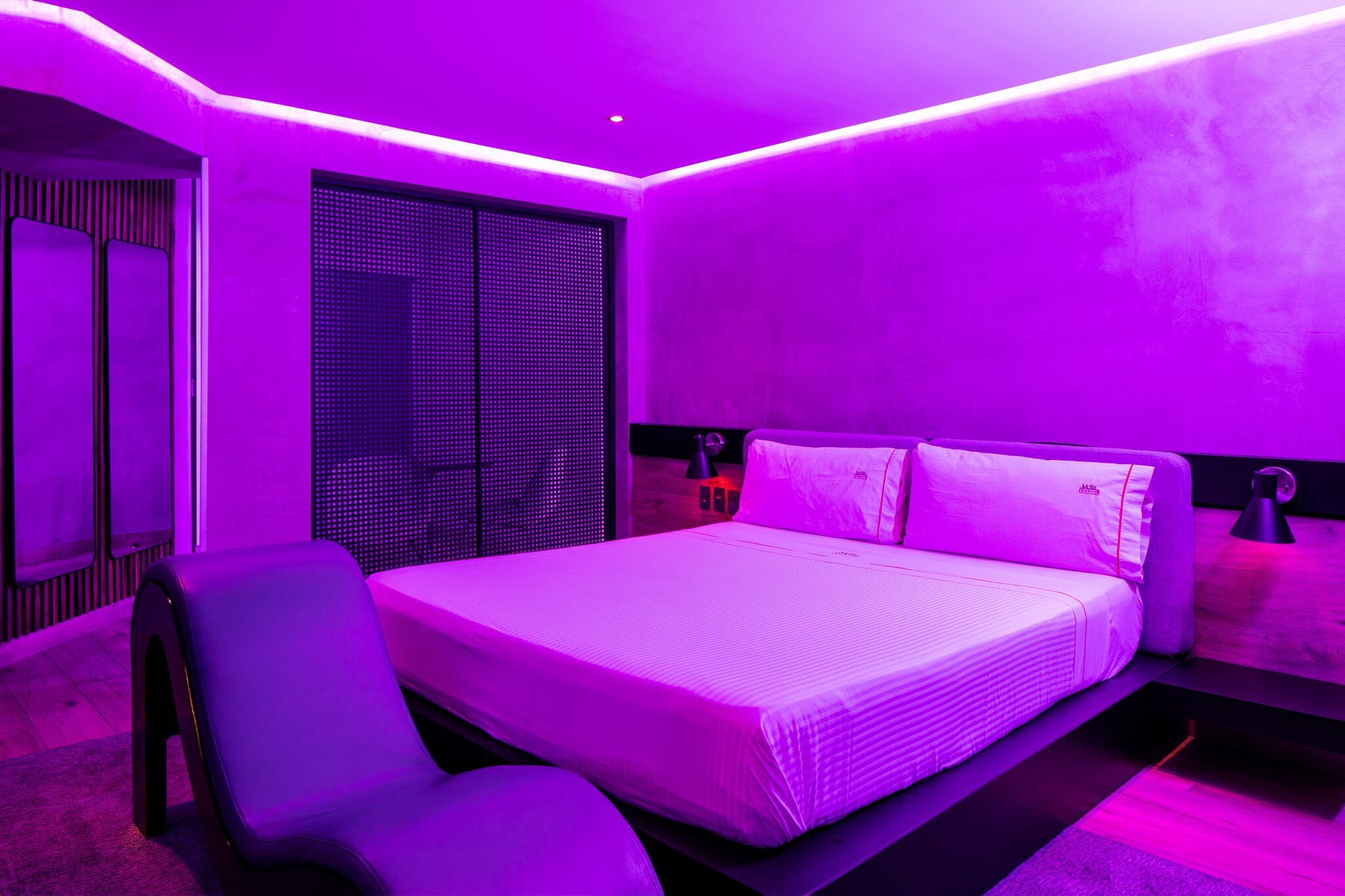 Este motel en Mexicali tiene el mejor comercial del mundo; hasta los más inexpertos lo entenderán