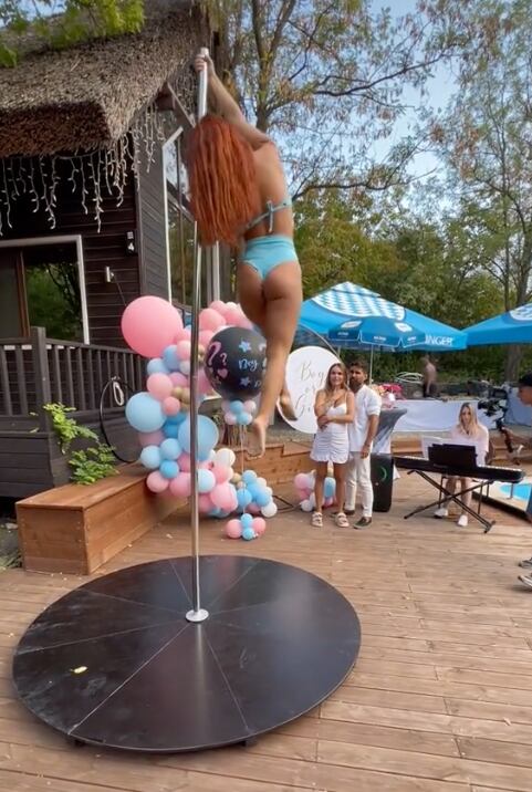 Gender reveal con bailarinas en el tubo