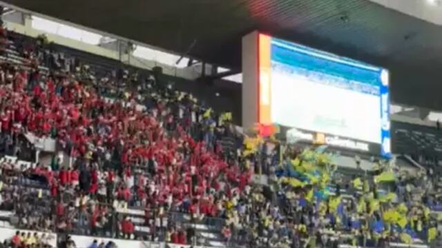 Barras de Toluca y América, juntas en el Estadio Azteca.