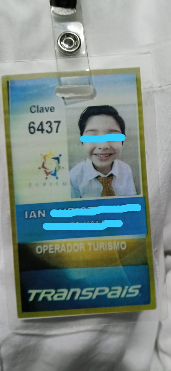 Niño celebra su cumpleaños como chofer de autobús