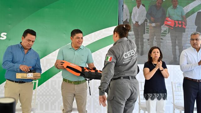 Ricardo Gallardo: Entrega de equipamiento para búsqueda de personas