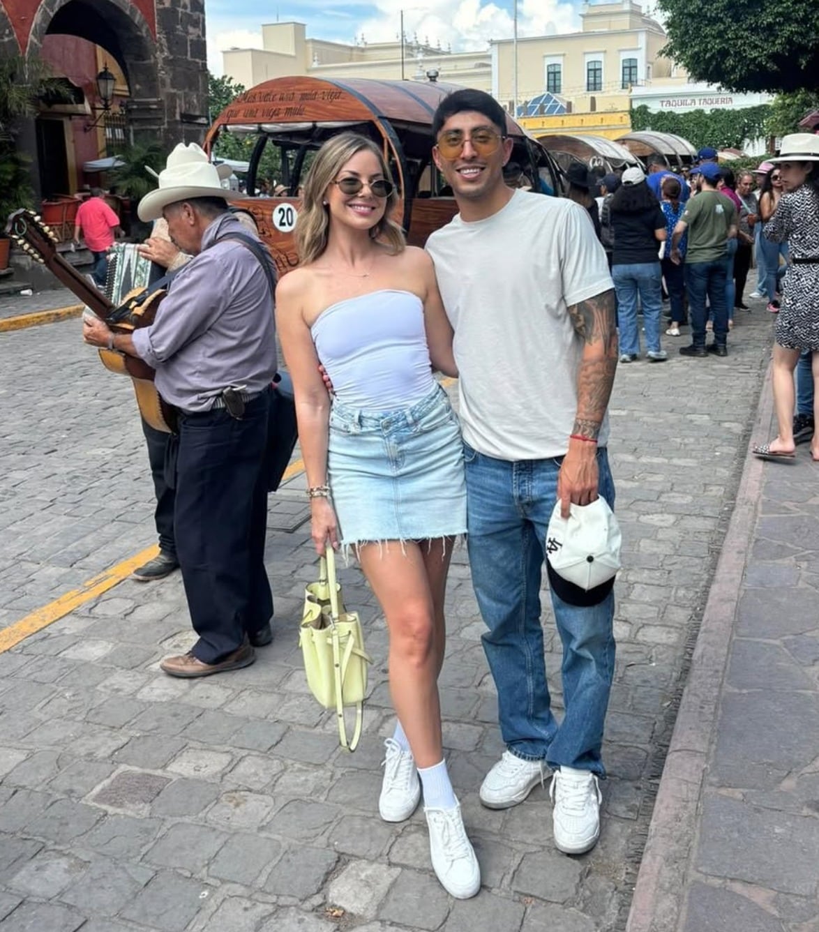 Omar Govea es un futbolista mexicano, mediocampista en el Club Deportivo Guadalajara.