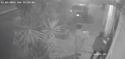 Intentan robar a pareja afuera de su domicilio en Naucalpan