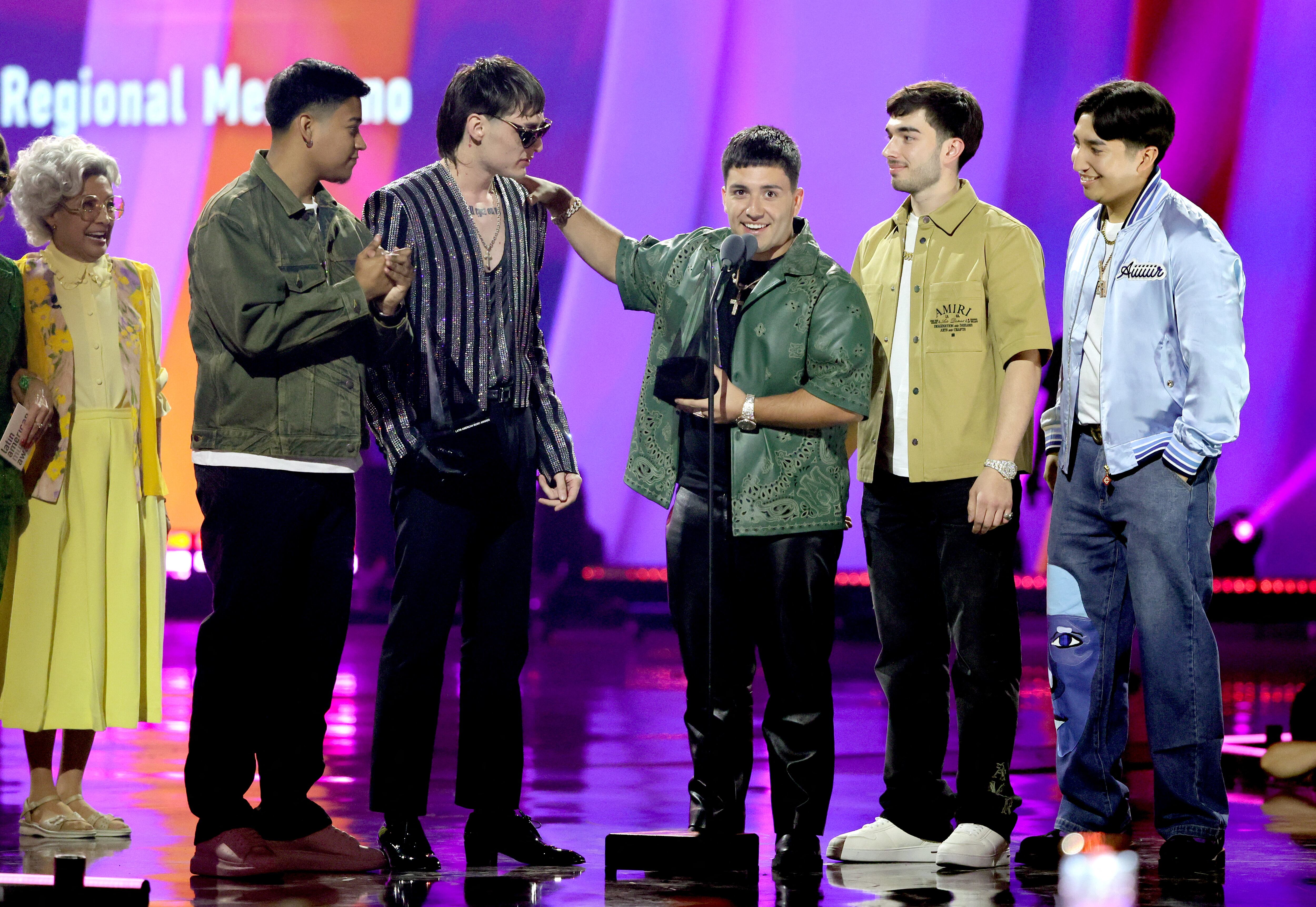 Peso pluma y Eslabón Armado en los Latin Amrican Music Awards 2024