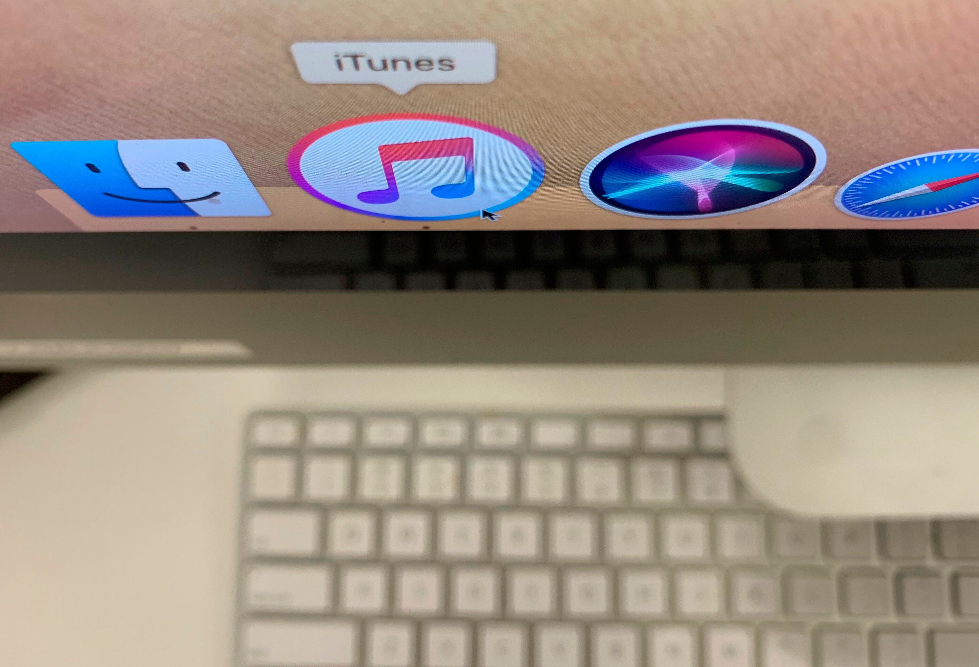 El ícono de la aplicación iTunes aparece en una computadora.
