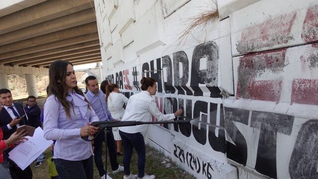 Diputados del PAN en Puebla despintaron bardas a favor de Adán Augusto López