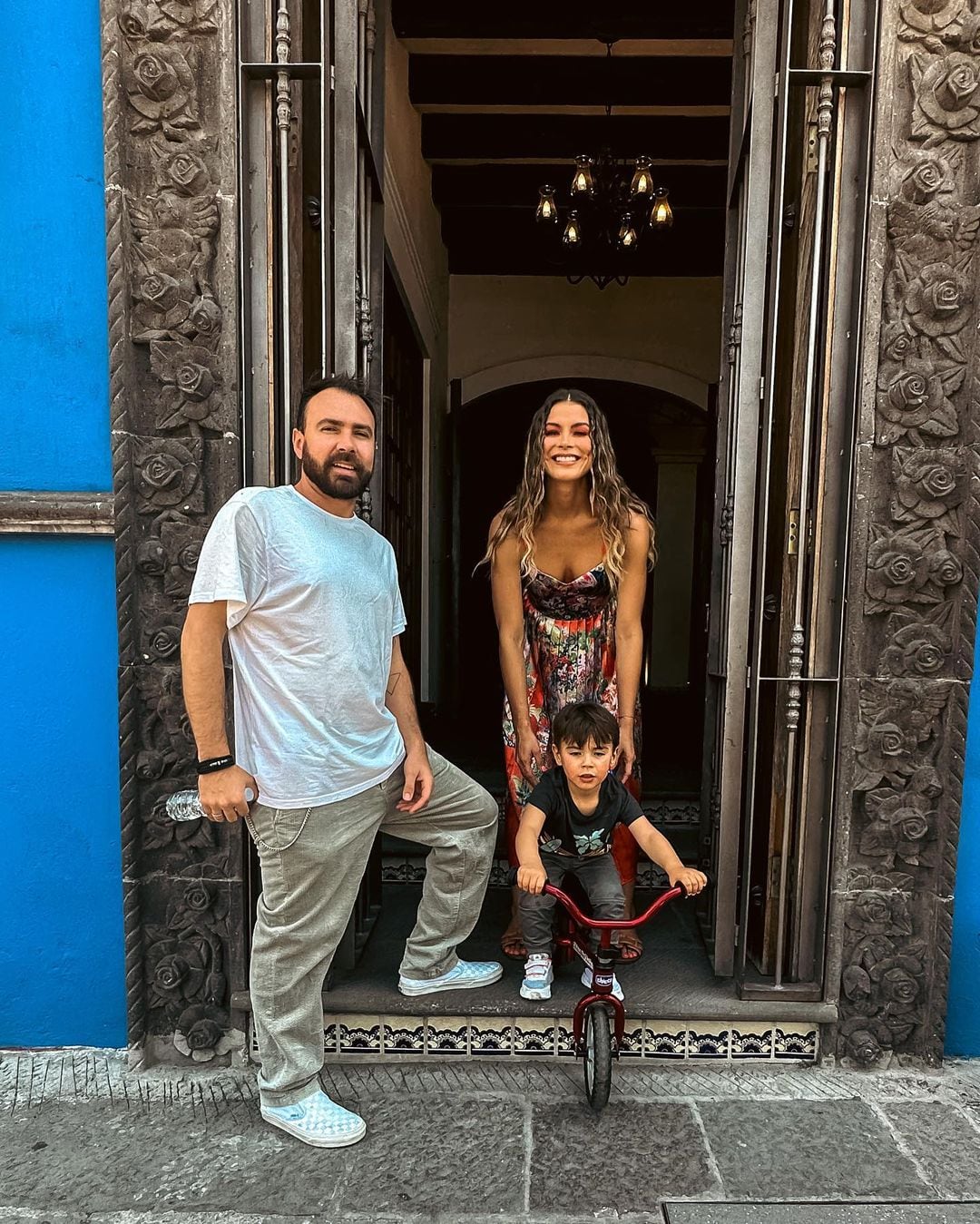Natalia Valenzuela con su esposo 'Salo' y su hijo Gael.