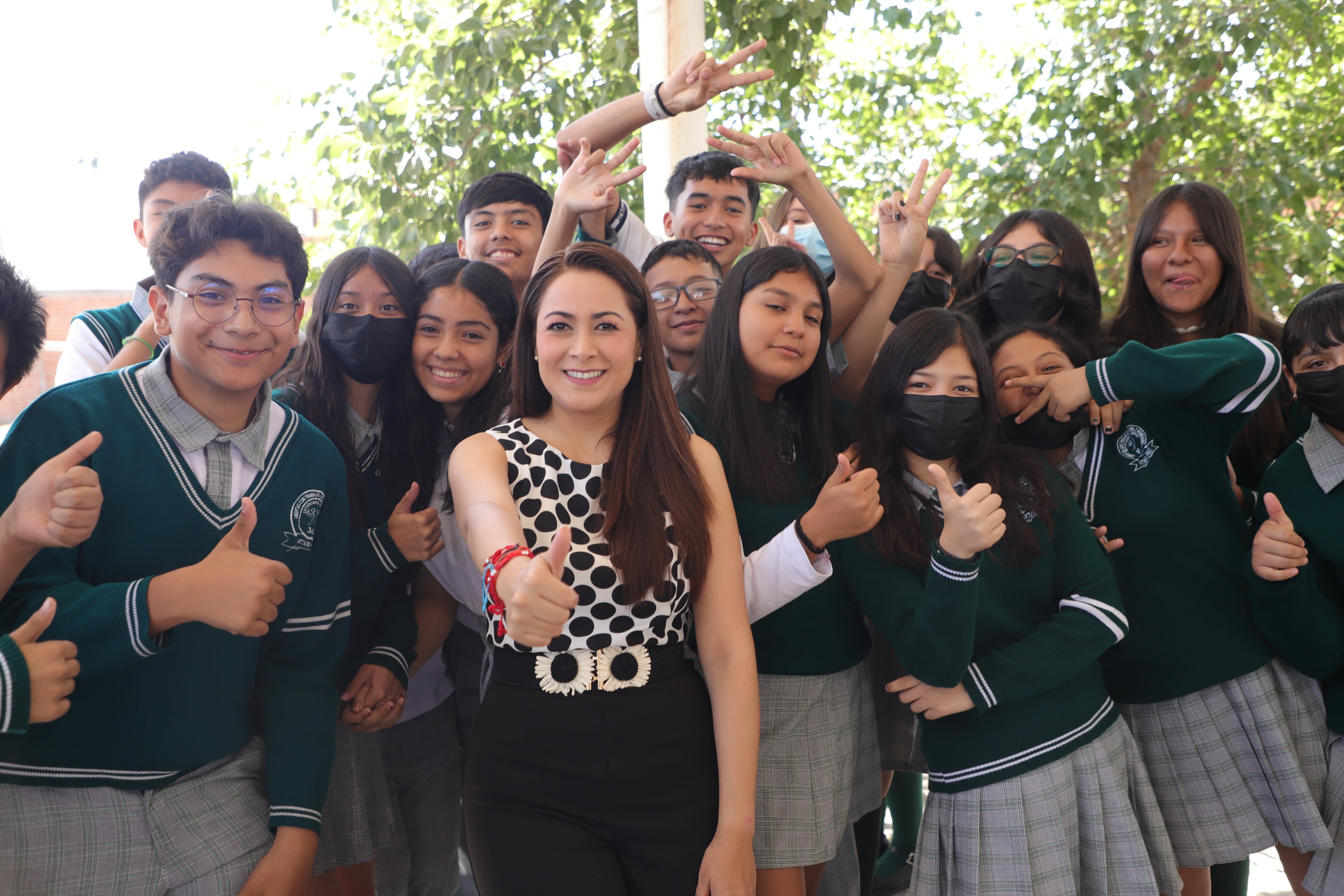 Tere Jiménez en escuela de Aguascalientes