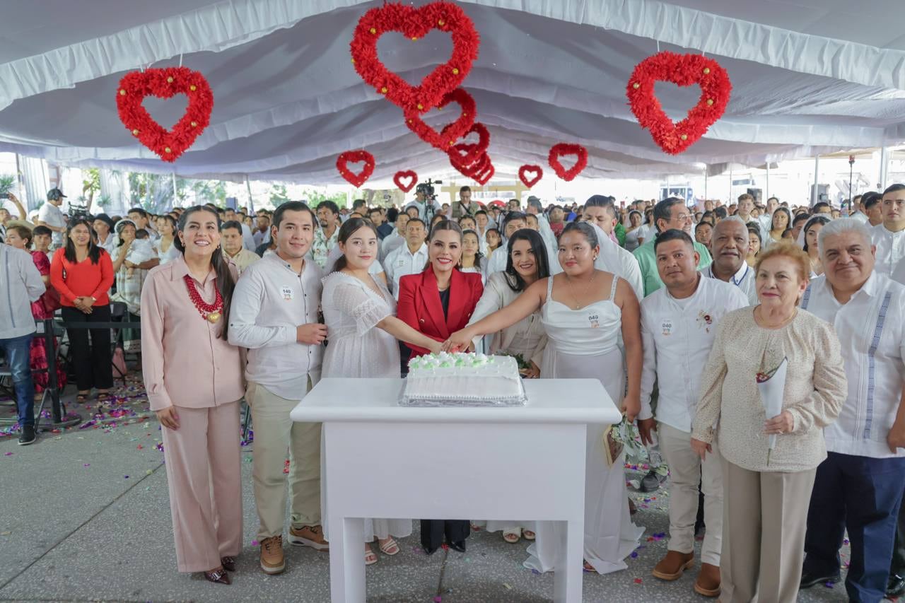 Evelyn Salgado preside bodas colectivas en Chilpancingo